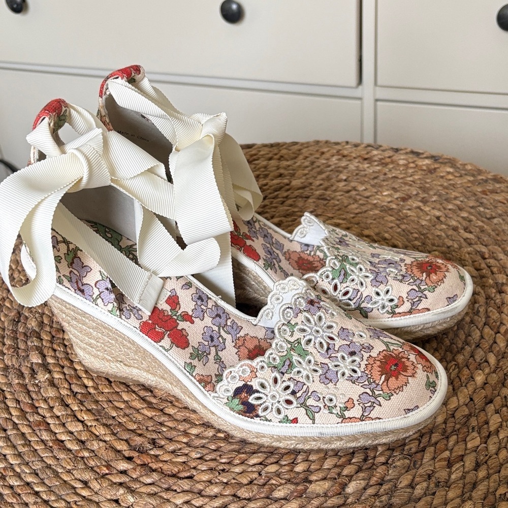 Veronica Beard Floral Embroidered Lace up Wedge Espadrille 8.5